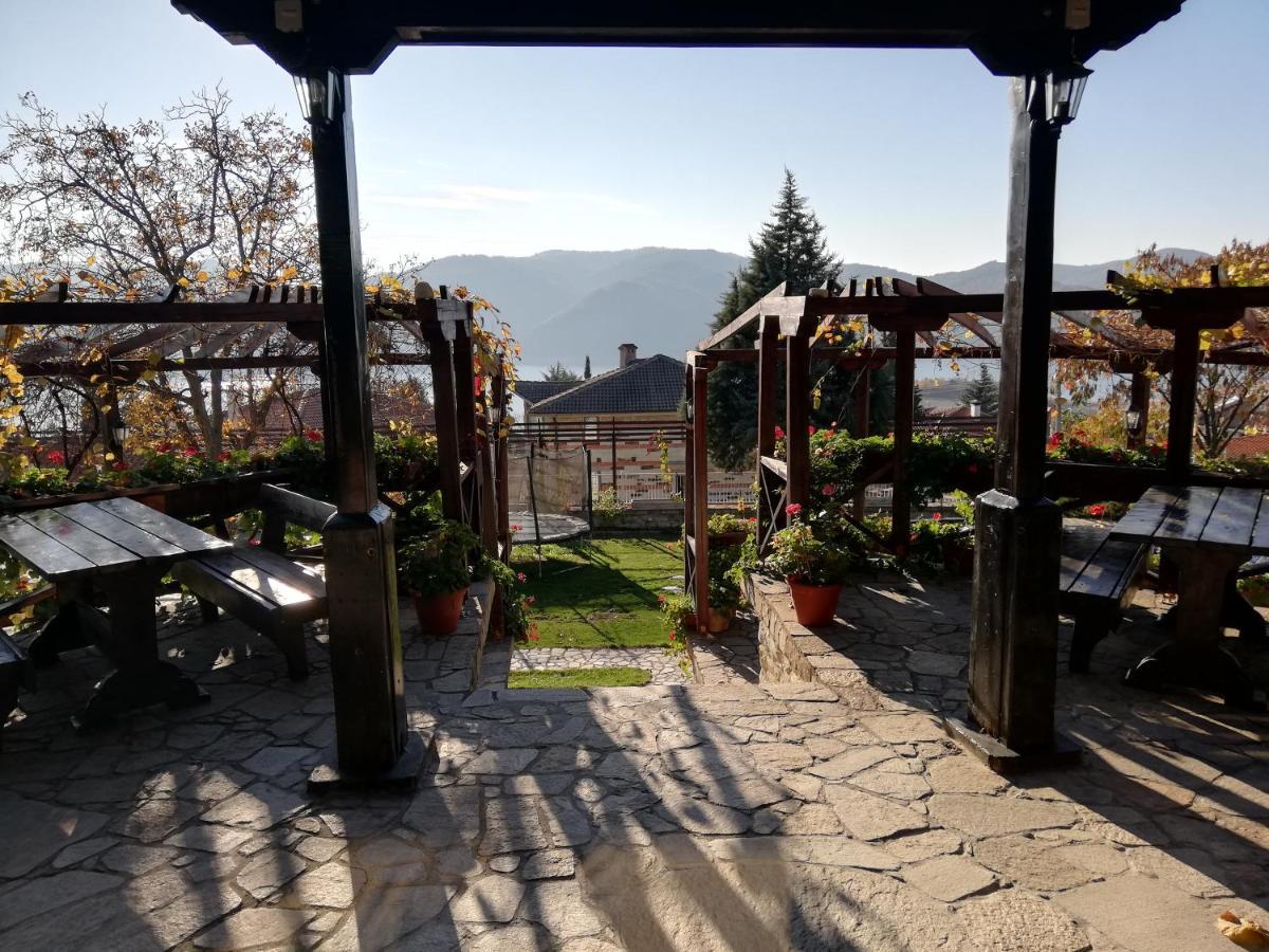 Trifon Zarezan Family Hotel Glavatartsi Eksteriør bilde