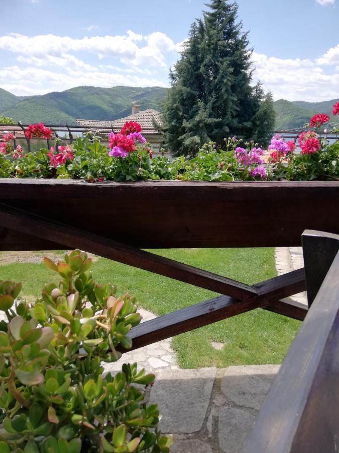 Trifon Zarezan Family Hotel Glavatartsi Eksteriør bilde