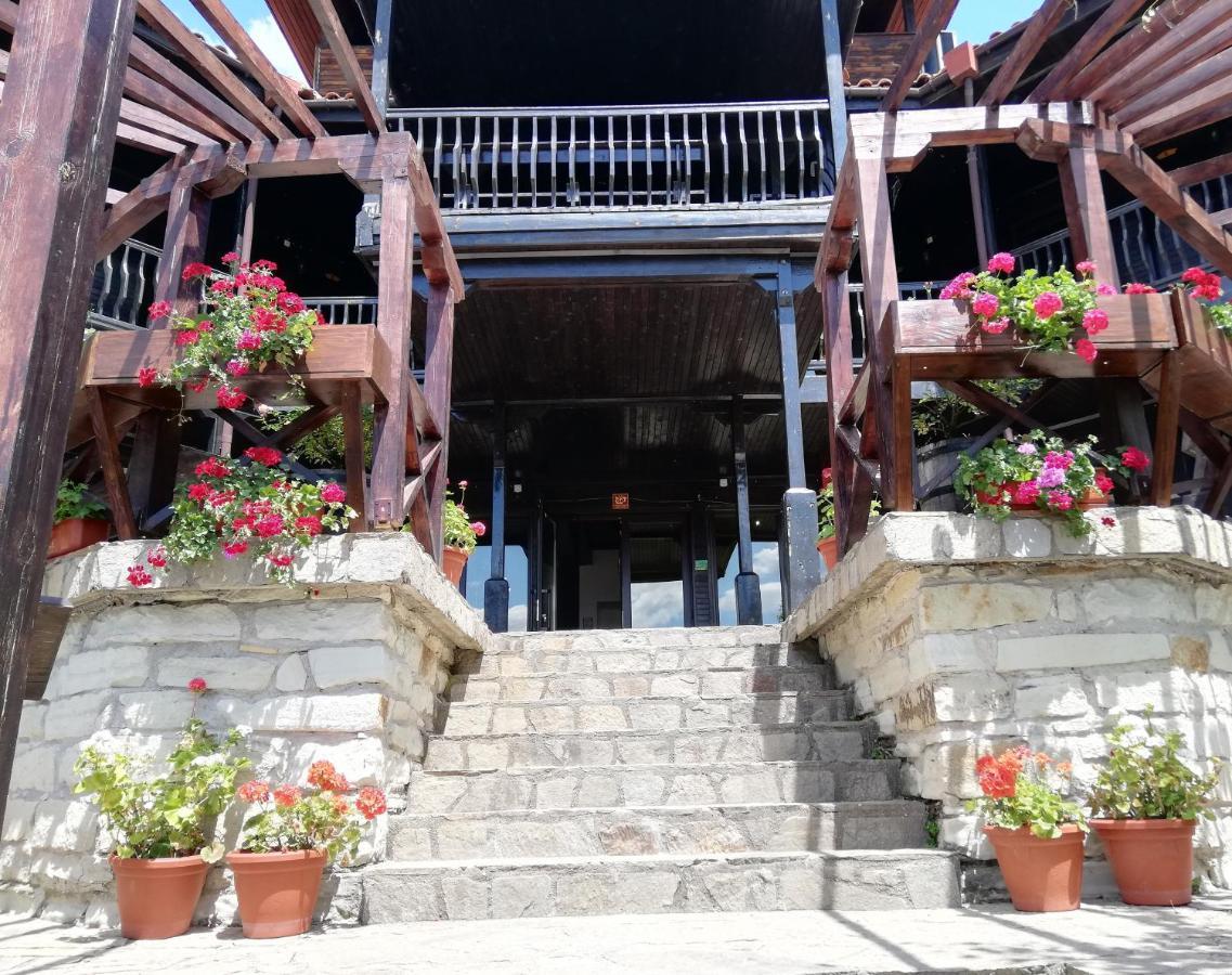 Trifon Zarezan Family Hotel Glavatartsi Eksteriør bilde