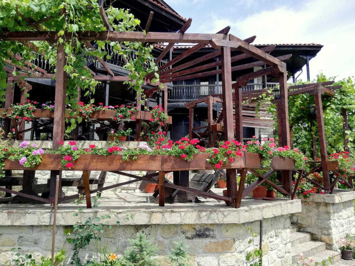 Trifon Zarezan Family Hotel Glavatartsi Eksteriør bilde