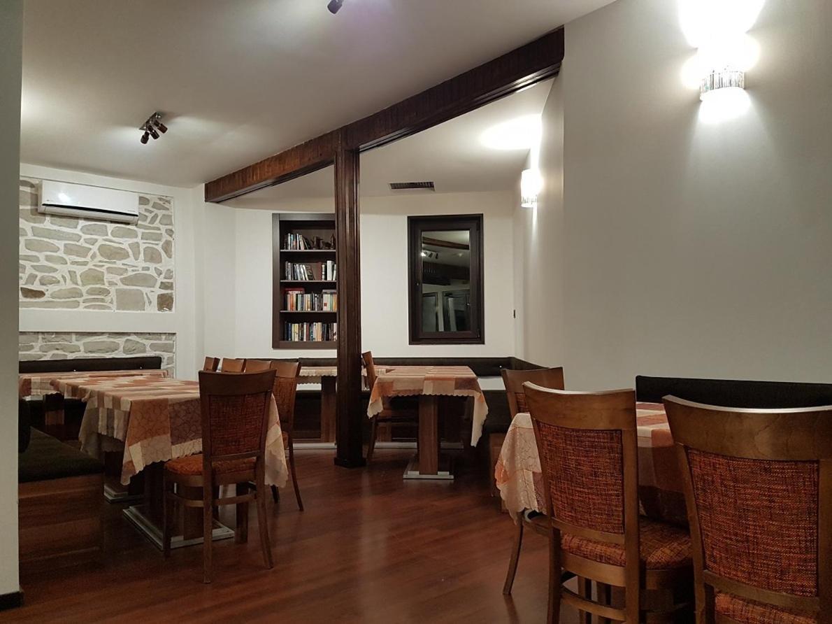 Trifon Zarezan Family Hotel Glavatartsi Eksteriør bilde