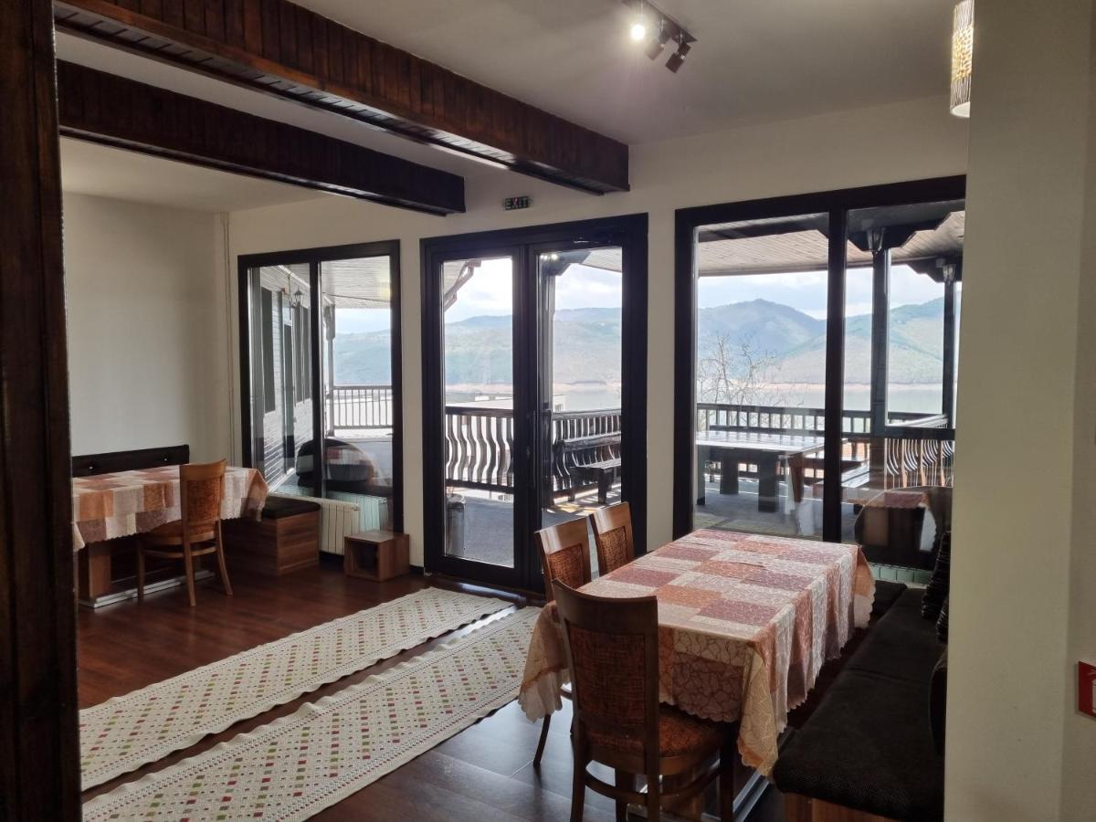 Trifon Zarezan Family Hotel Glavatartsi Eksteriør bilde