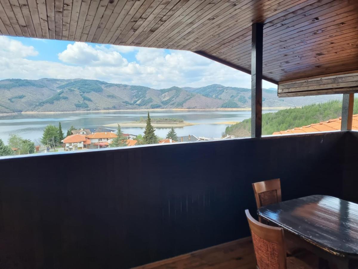 Trifon Zarezan Family Hotel Glavatartsi Eksteriør bilde