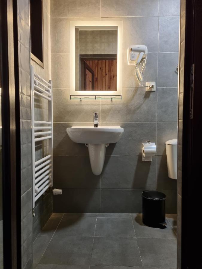 Trifon Zarezan Family Hotel Glavatartsi Eksteriør bilde