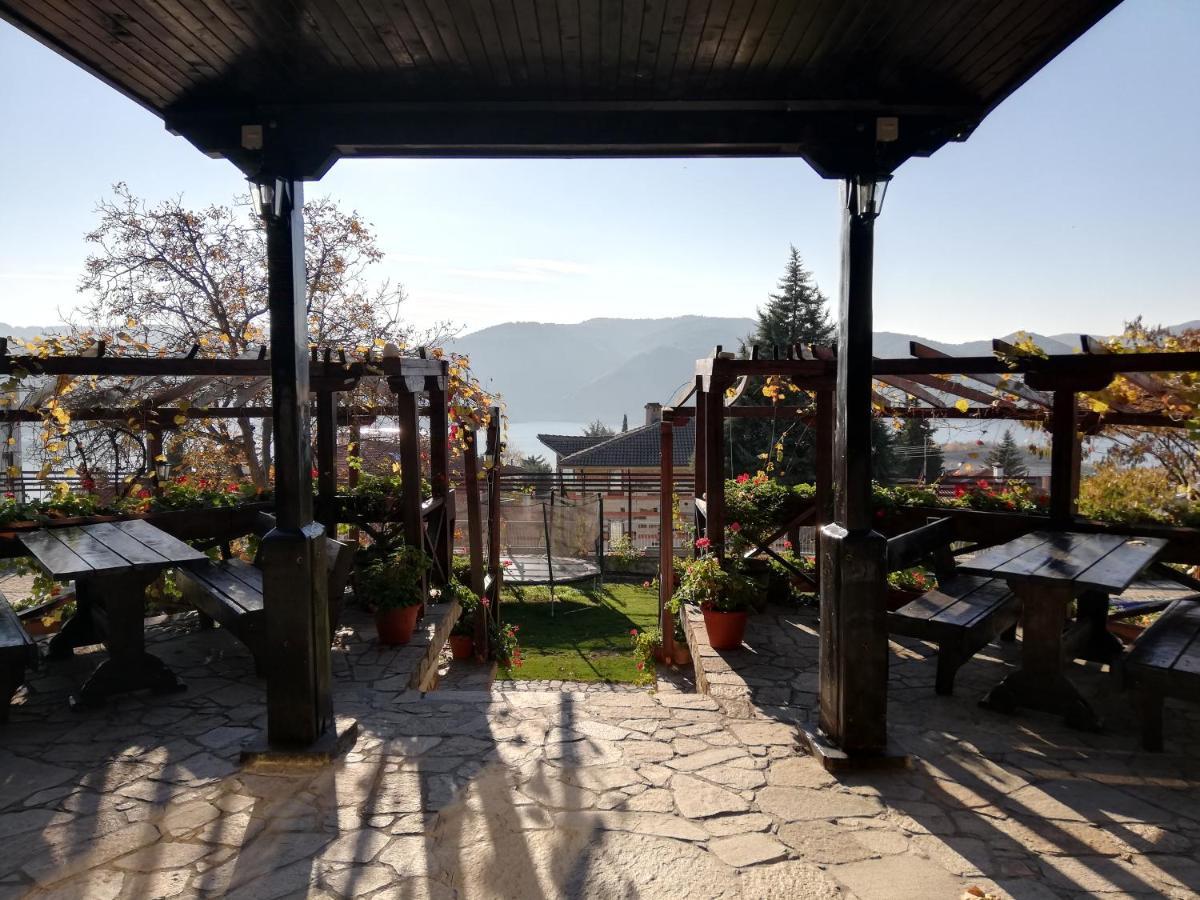 Trifon Zarezan Family Hotel Glavatartsi Eksteriør bilde