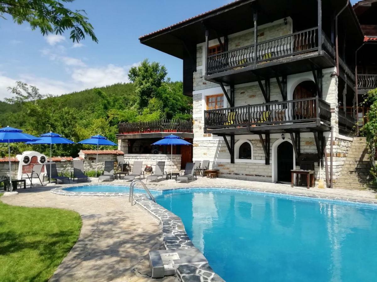 Trifon Zarezan Family Hotel Glavatartsi Eksteriør bilde