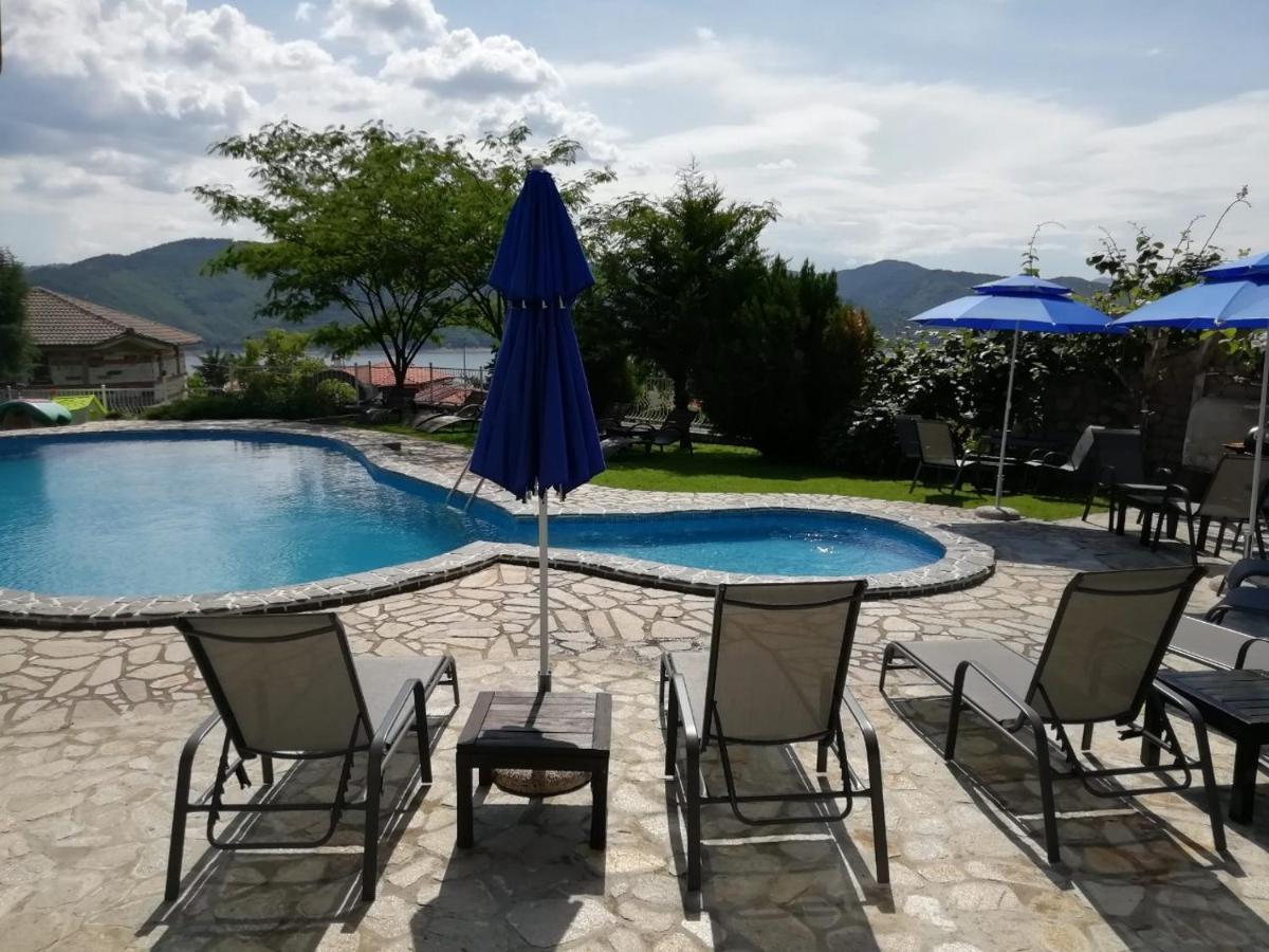 Trifon Zarezan Family Hotel Glavatartsi Eksteriør bilde