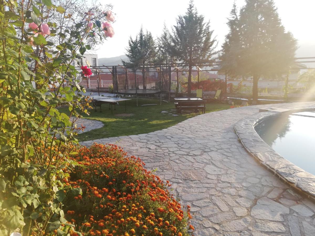 Trifon Zarezan Family Hotel Glavatartsi Eksteriør bilde